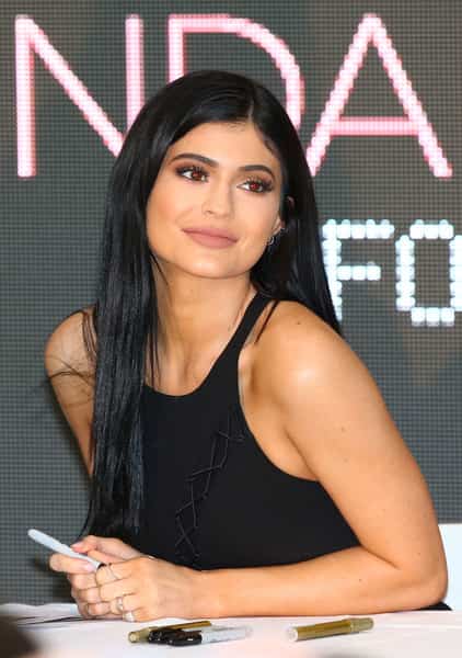 Kylie Jenner, Wiki, Biography, Age, Height, Weight, Biography, Husband, Boyfriend, Daughter, Net Worth, Family - Baby, Father and Sister, Instagram and social media