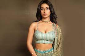 Nysa Devgan Biography, Wiki, Age, Boyfriend and Husband, Instagram, Family, Plastic Surgery, Controversy and More