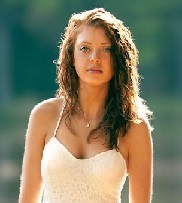 Laura Zerra Biography, Wiki, laura zerra Age, laura zerra knives, laura zerra naked and afraid, Net worth, career, ethnicity, nationality, husband, boyfriend and more