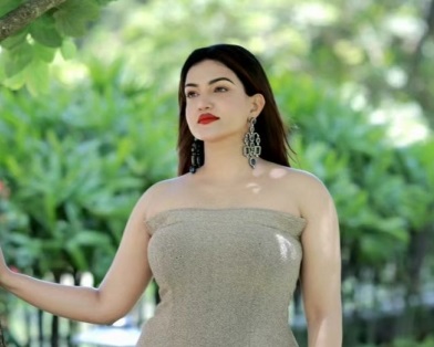 Biography of Honey Rose Hot Indian Actress, honey rose movies, Honey Rose Age, Photo, Net Worth, Boyfriend, Movies, Family and more