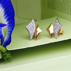 Diamond Studs in 18K Gold (Giri Collections)