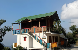 Feel at Home in the Hills – Cozy Homestay in Kolakham